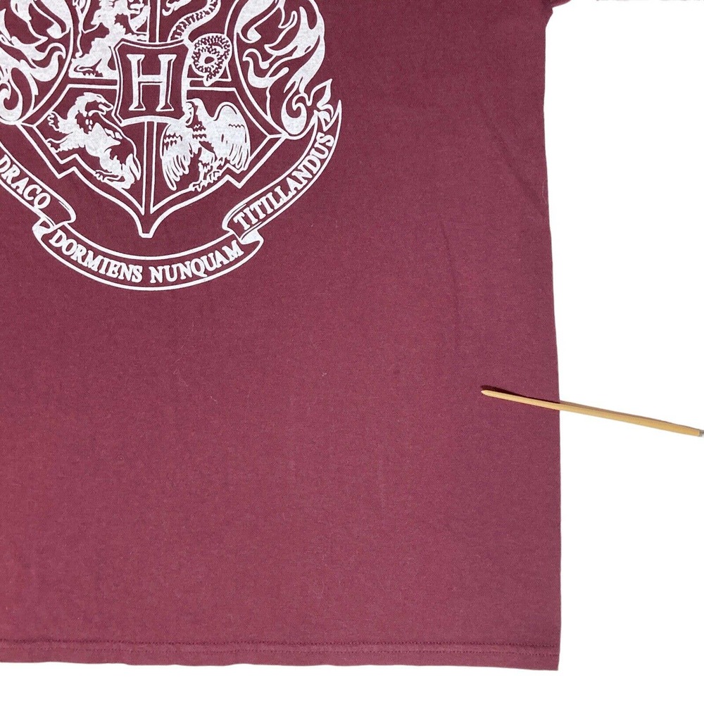 Hogwarts Crest T-SHIRT Mens LARGE Harry Potter School of Wizardry Maroon Red - Picture 7 of 9